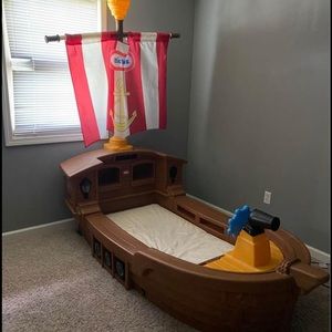 Toddler bed with mattress